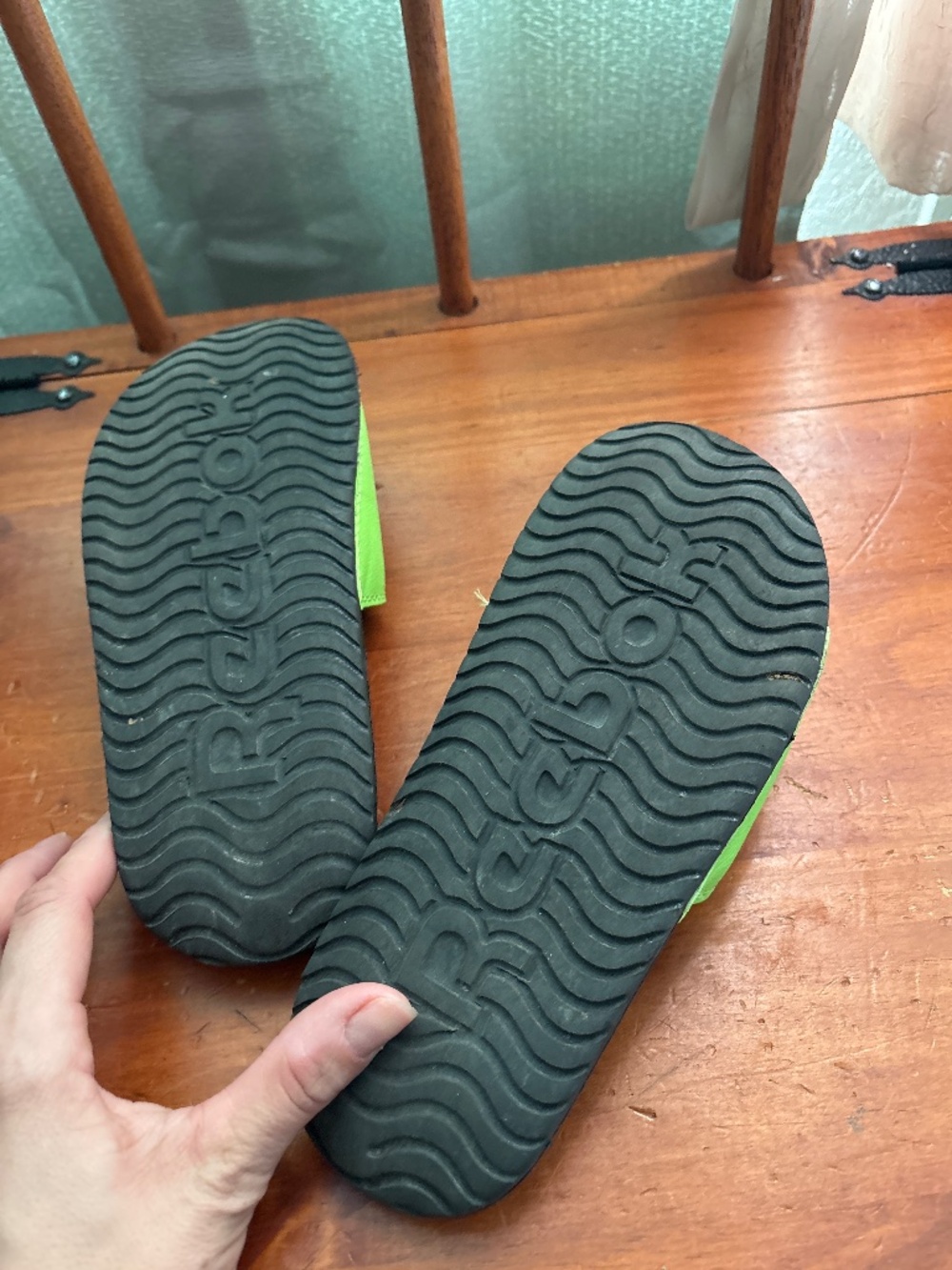 Kids Reebok slides - Picture 2 of 2